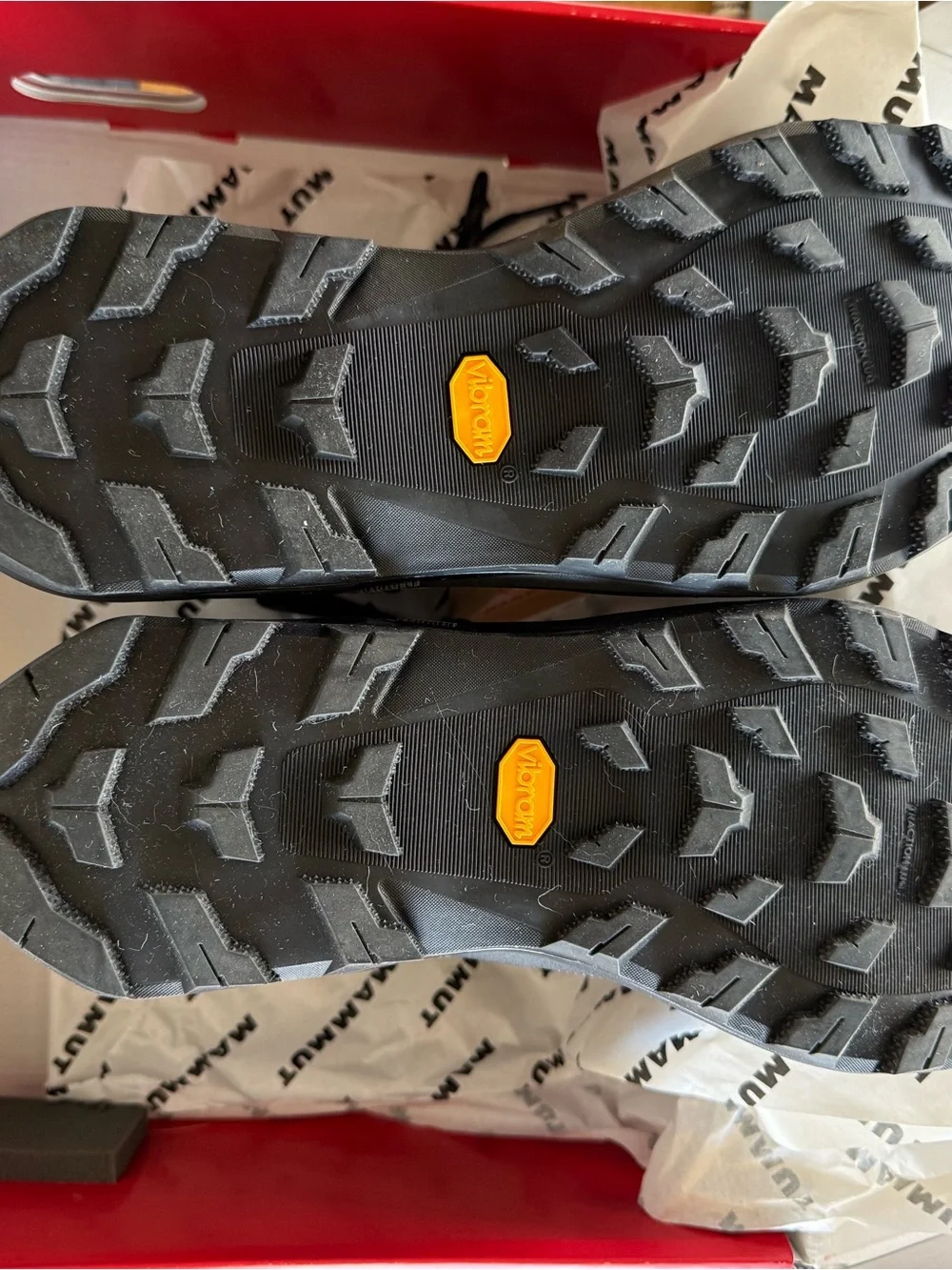 Mammut Men’s Black Waterproof Gore-Tex Hiking Boots - Picture 3 of 6
